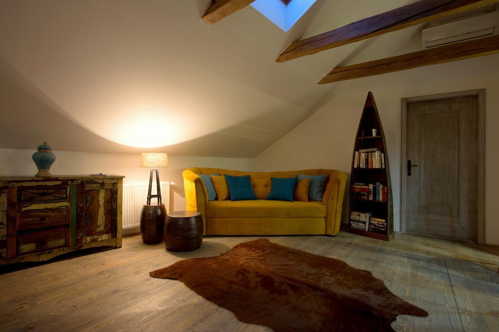 Bohemian Chic 2 Bedroom 2 Bathroom Loft With Hanging Chair Praga