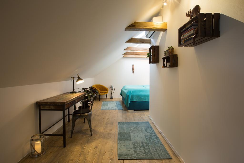 Bohemian Chic 2 Bedroom 2 Bathroom Loft With Hanging Chair Apartament Praga